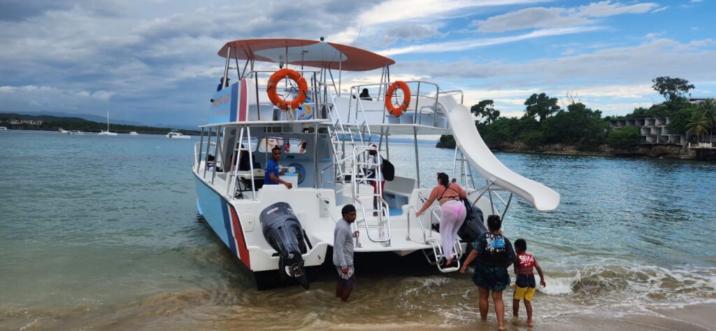 Catamarán y Fiesta en Puerto Plata 7